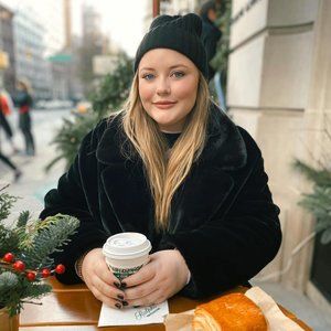 Meet your Posher, Alexis